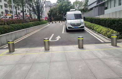 Die Installation automatischer Poller kann mehrere Vorteile bieten, darunter: