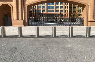 Sollten Sie sich für elektromechanische oder hydraulische Poller entscheiden?